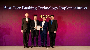 Thông tin báo chí | 19/07/2024 TTBC số 24/2024: BIDV nhận giải thưởng “Ngân hàng triển khai công nghệ cho hệ thống Core Banking tốt nhất Việt Nam”